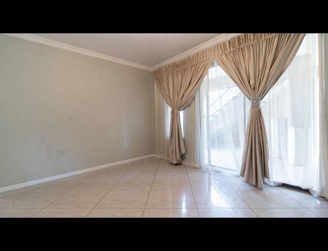 2 BEDROOM TOWNHOUSE FOR SALE IN ELANDSPARK